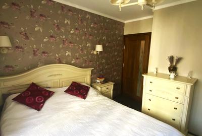 Apartament cu 3 camere decomandat, mobilat în Central