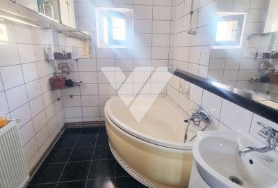 Apartament 3 camere luminos 2 bai decomandat lift - Terezian Sibiu - 6
