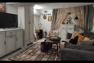 Apartament cu 2 camere semidecomandat, mobilat în Central