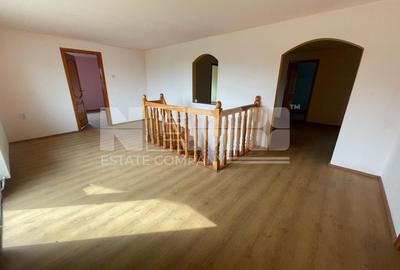 Casă individuală cu 9 camere în Central