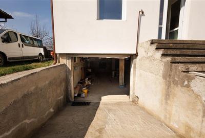 Casa spatioasa cu etaj si curte în Ghimbav - 18