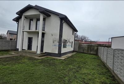 Casă cu 3 camere în Cumpăna