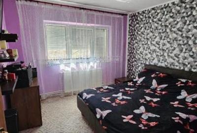Apartament cu 3 camere, decomandat, zona POARTA 6 - 3