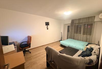 GARSONIERA 8/8  BLOC 1991  APROPRIERE METROU LUMINOASA  IDEALA INVESTITIE - 1