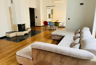 Apartament cu 5 camere decomandat în Primăverii