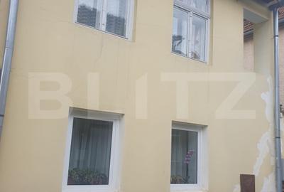 Casă individuală cu 5 camere în Schei