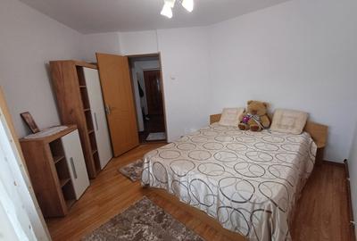Apartament cu 2 camere decomandat, mobilat în Nicolina