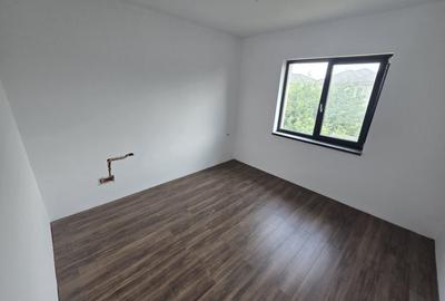 Complex rezidential nou. 4 Camere. 2 Bai. Curte. - 9