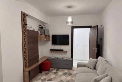 Apartament cu 3 camere decomandat în Păcii