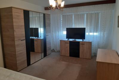 Garsonieră decomandată în Piața Centrală