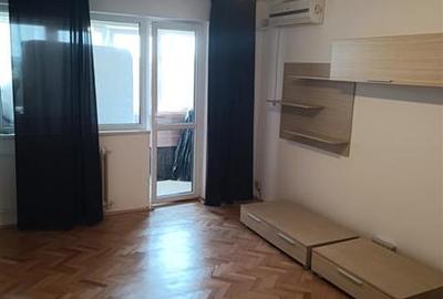 Apartament cu 2 camere decomandat, mobilat în Titan