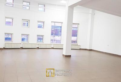 Spațiu comercial, de 220 mp, în Intim
