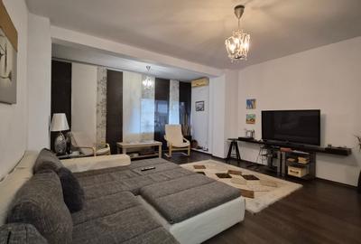 Apartament cu 2 camere decomandat, mobilat în Central