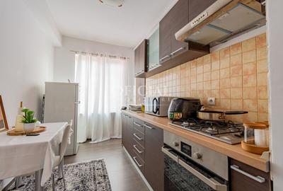 Apartament cu 2 camere decomandat, mobilat în Central