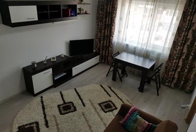 Apartament cu 3 camere semidecomandat, mobilat în Tomis Nord