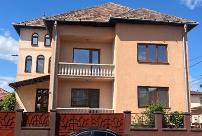 Casă individuală deosebită cu teren de 1.500 mp - construibil - 1