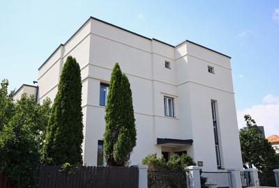 Vilă impunătoare, renovată | Sibiu | 12 camere | 600 mp teren - 1