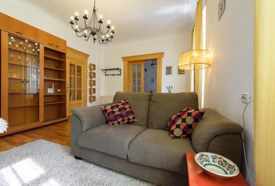 Apartament cu 2 camere nedecomandat în Centrul Istoric