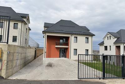 Casă individuală cu 4 camere în Dezmir
