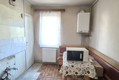 De vanzare ap.3 camere , cart. Tudor- str. Cutezantei - 6