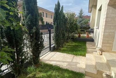 Casă cu 5 camere în Florești