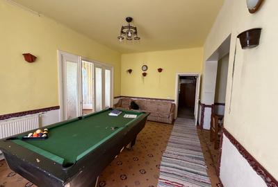 Vilă istorică de vânzare  Castel Aura Buzescu Bușteni  str. Victoriei nr. 11 - 21