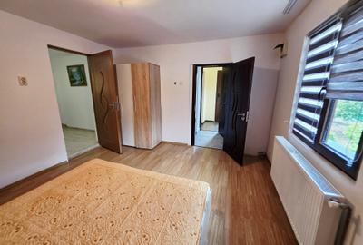 Casă renovată cu 6 camere, teren 557 mp – Berceni, Prahova - 44
