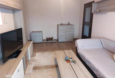 Apartament cu 2 camere semidecomandat, mobilat în Răcădău