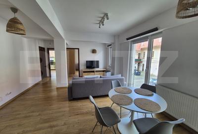 Apartament cu 3 camere semidecomandat, mobilat în Central
