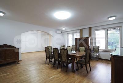Apartament cu 7 camere decomandat în Aviatorilor
