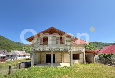 Casă individuală cu 10 camere în Băița