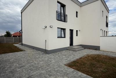 Duplex cu 4 camere în Moșnița Nouă