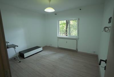 Apartament 3 Camere/Drumul Taberei.Bloc. etaj 1/10,decomandat. - 3
