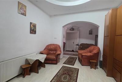 Casa boiereasca, teren 418 mp, pretabila- clinica, birouri, locuinta - 2