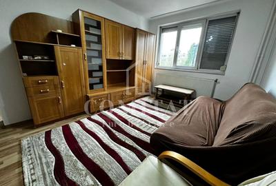 Apartament cu 3 camere semidecomandat, mobilat în Central