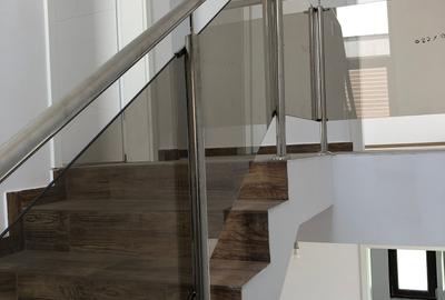 Casă cu 5 camere în Berceni