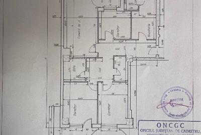 Vând apartament 4 camere initial,transformat in 3 camere cu living marit,84 mp u - 10