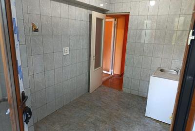 De vanzare apartament cu 2 camere, et. 2, Micro 13, 53.000 euro - 4
