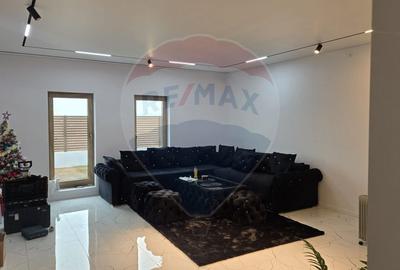 Casă cu 5 camere în Dobroești