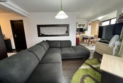 Apartament cu 3 camere semidecomandat, mobilat în Florești