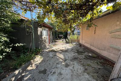 48500 Euro- 293 mp. Teren si casa batraneasca in mun. Galati - 8