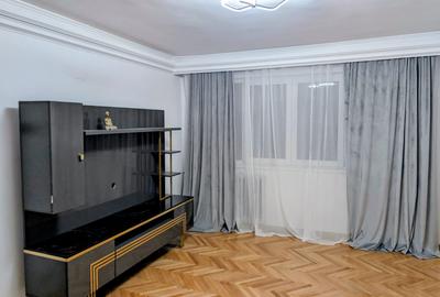 Apartament cu 3 camere semidecomandat, mobilat în Bucureștii Noi