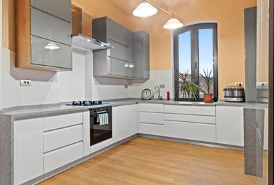 Apartament cu 4 camere decomandat, mobilat în Unirii