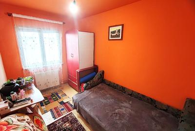 3 Camere, Central, Ideal pentru Familie, An '81 - 35