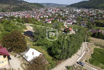 Casa bătrânească cu foișor și teren - 8