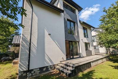 Casă individuală cu 4 camere în Central