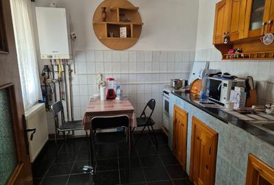 Buzau Casa langa liceul Hasdeu, langa pe str. Plevnei - 6