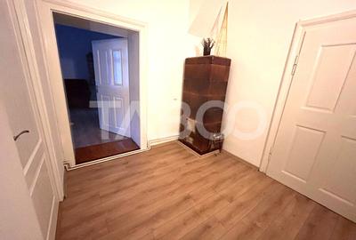Apartament cu 2 camere - luminos si spatios - etaj 1 - Piata Schiller - 12