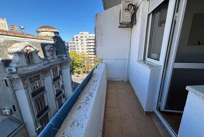 Vinzare apartament renovat cu design italian in  Piata Romana - 1