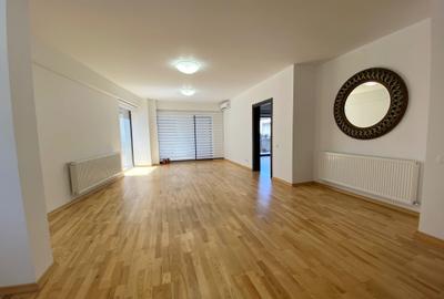 Apartament cu 3 camere semidecomandat în Aviatorilor
